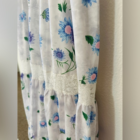 White floral maxi dress with bow straps / small - Picture 5 of 11